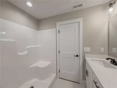 Bath - 345 Code Cir, Seneca, SC 29678 photo 2 of 4