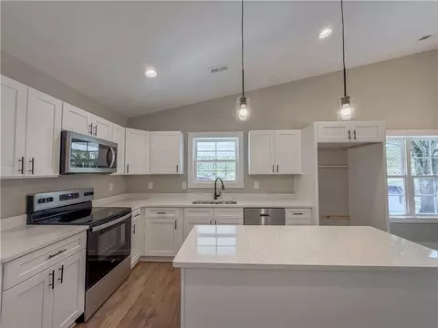 Kitchen - 345 Code Cir, Seneca, SC 29678 photo 4 of 6