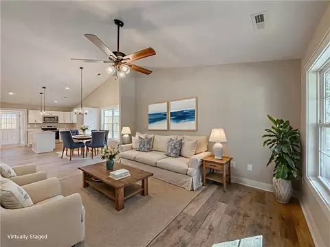 Living - 345 Code Cir, Seneca, SC 29678 photo 2 of 5