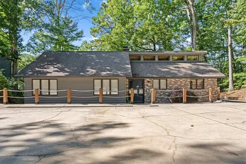 506 Inlet Dr, Seneca, SC 29672