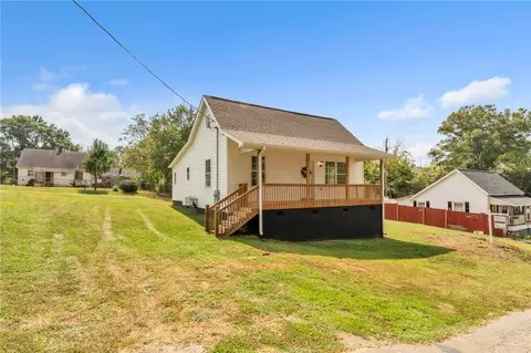 25 Green St, Pelzer, SC 29669