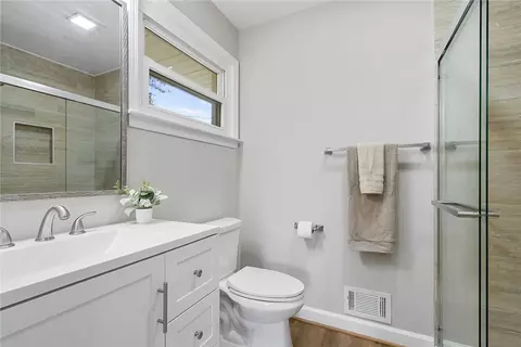 Bath - 2025 Sheldon Dr, Anderson, SC 29621 photo 1 of 2