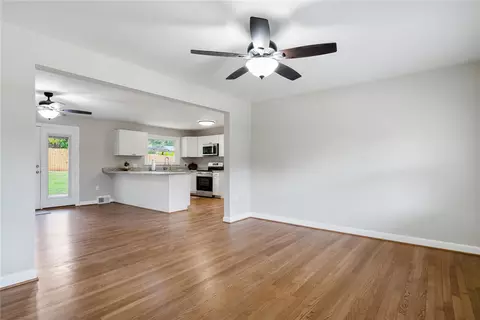 Living - 2025 Sheldon Dr, Anderson, SC 29621 photo 5 of 7