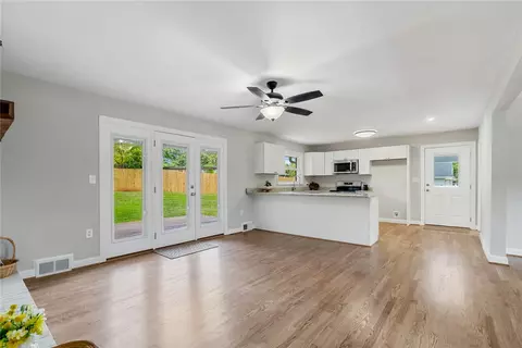 Living - 2025 Sheldon Dr, Anderson, SC 29621 photo 2 of 7