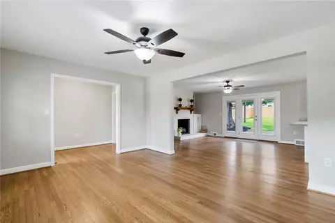 Living - 2025 Sheldon Dr, Anderson, SC 29621 photo 6 of 7