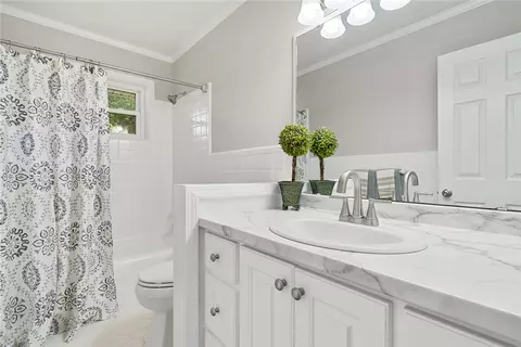 Bath - 2025 Sheldon Dr, Anderson, SC 29621 photo 2 of 2