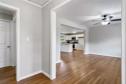 Entry Way - 2025 Sheldon Dr, Anderson, SC 29621 photo 2 of 2