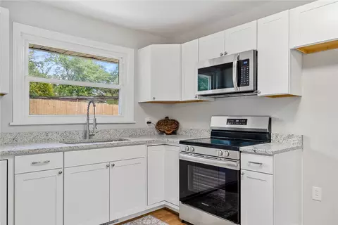 Kitchen - 2025 Sheldon Dr, Anderson, SC 29621 photo 2 of 2
