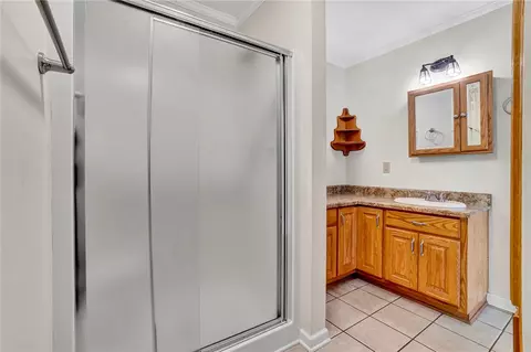 Bath - 547 Crest Dr, Easley, SC 29640 photo 2 of 4