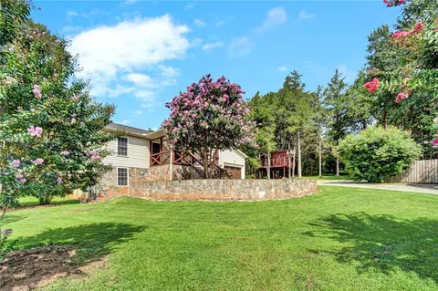 Exterior - 547 Crest Dr, Easley, SC 29640 photo 8 of 19