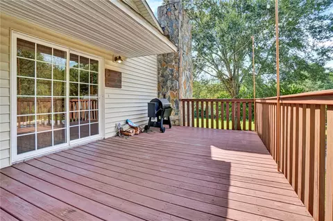 Exterior - 547 Crest Dr, Easley, SC 29640 photo 4 of 19
