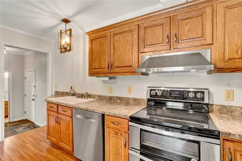 Kitchen - 547 Crest Dr, Easley, SC 29640 photo 2 of 4