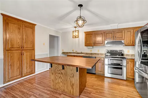 Kitchen - 547 Crest Dr, Easley, SC 29640 photo 4 of 4