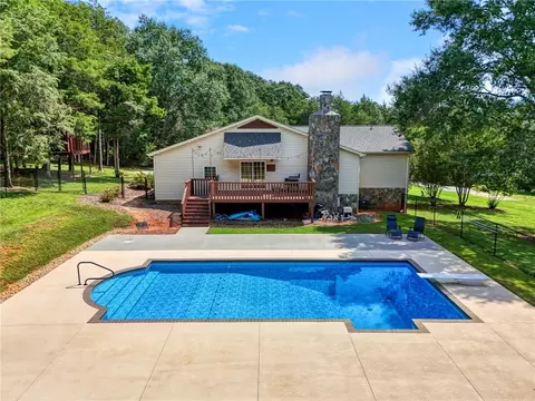 Exterior - 547 Crest Dr, Easley, SC 29640 photo 2 of 19