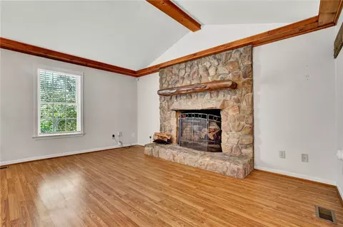 Living - 547 Crest Dr, Easley, SC 29640 photo 3 of 5