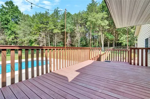 Exterior - 547 Crest Dr, Easley, SC 29640 photo 3 of 19