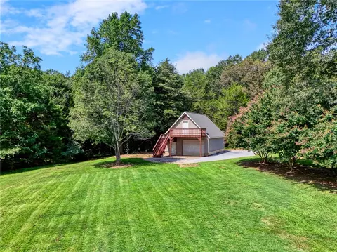 Exterior - 547 Crest Dr, Easley, SC 29640 photo 1 of 19