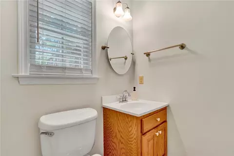 Bath - 547 Crest Dr, Easley, SC 29640 photo 4 of 4