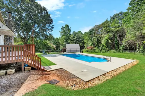 Exterior - 547 Crest Dr, Easley, SC 29640 photo 15 of 19