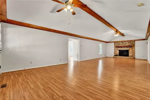 Living - 547 Crest Dr, Easley, SC 29640 photo 2 of 5
