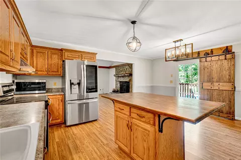 Kitchen - 547 Crest Dr, Easley, SC 29640 photo 3 of 4