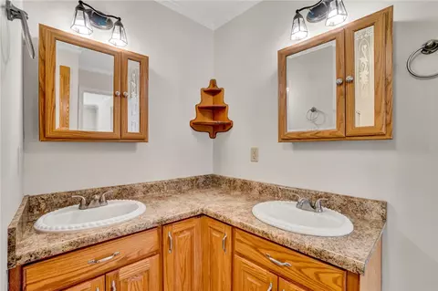 Bath - 547 Crest Dr, Easley, SC 29640 photo 1 of 4