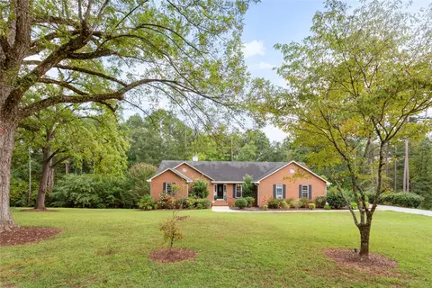 500 Queen Annes Ln, Seneca, SC 29672