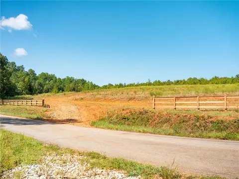 04 Hood Rd, Easley, SC 29640
