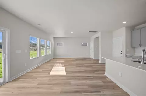 Living - 408 Shortleaf Ln, Pendleton, SC 29670 photo 2 of 3