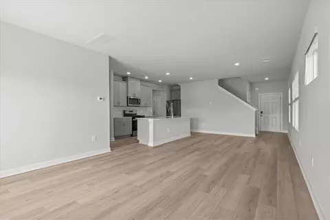 Living - 407 Shortleaf Ln, Pendleton, SC 29670 photo 3 of 4