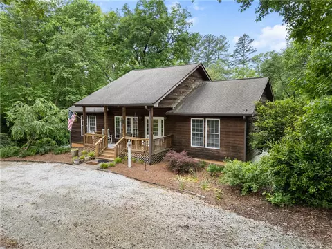 135 Crowes Dr, Walhalla, SC 29691