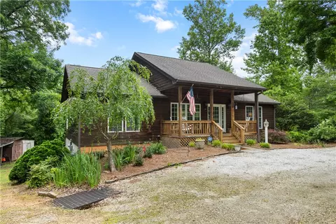 135 Crowes Dr, Walhalla, SC 29691