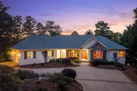 312 Shorewinds Ct, Seneca, SC 29672