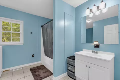 Bath - 1389 Earls Bridge Rd, Easley, SC 29640 photo 1 of 3