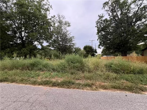 46 S Lyons St, Anderson, SC 29625