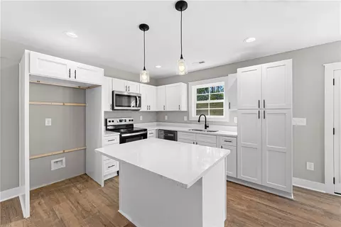 Kitchen - 340 Code Cir, Seneca, SC 29678 photo 2 of 3