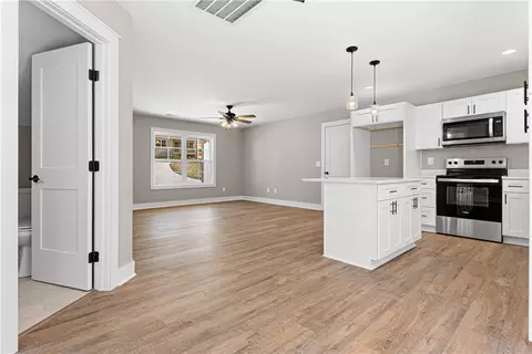 Living - 340 Code Cir, Seneca, SC 29678 photo 6 of 6