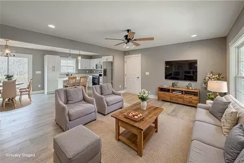 Living - 340 Code Cir, Seneca, SC 29678 photo 2 of 6