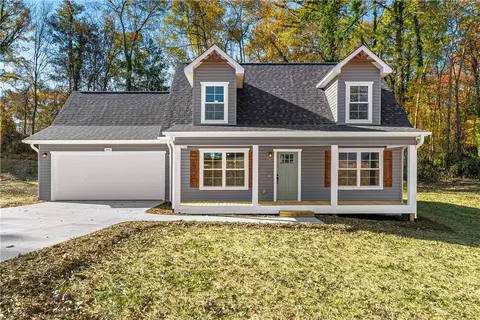340 Code Cir, Seneca, SC 29678