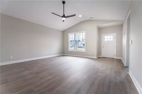 405 S Cherry St, Seneca, SC 29678 photo 7