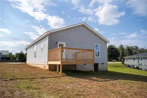 405 S Cherry St, Seneca, SC 29678 photo 3