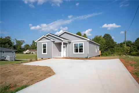 405 S Cherry St, Seneca, SC 29678
