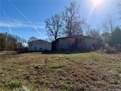 Exterior - 3128 Midway Rd, Anderson, SC 29621 photo 5 of 6