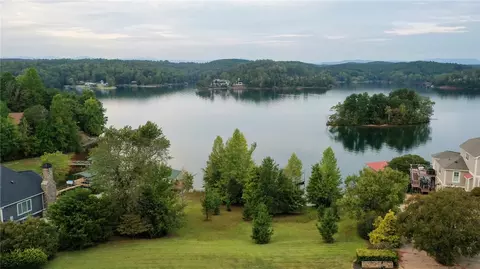 109 Vaughn Ct, Six Mile, SC 29682