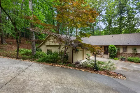 18 Mainsail Dr, Salem, SC 29676