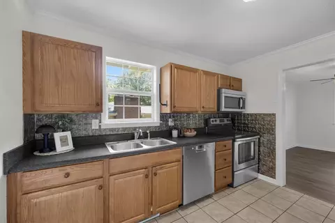 Kitchen - 108 Pineview Dr, Liberty, SC 29657 photo 2 of 2