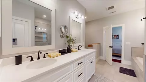 Bath - 200 Pershing Ave, Clemson, SC 29631 photo 4 of 8
