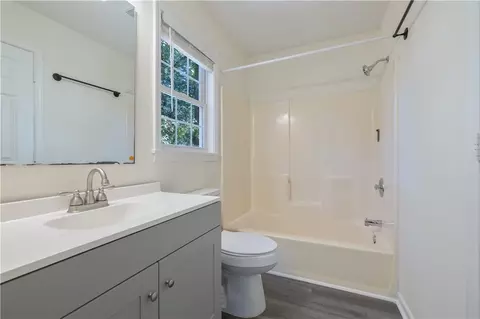 Bath - 106 Franklin Dr, Central, SC 29630 photo 2 of 2