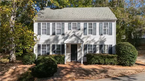 106 Franklin Dr, Central, SC 29630