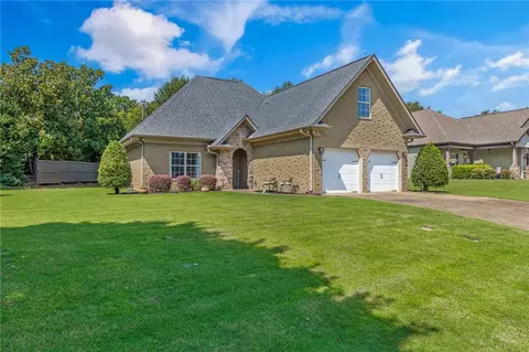 105 Linden Hall Ln, Easley, SC 29640